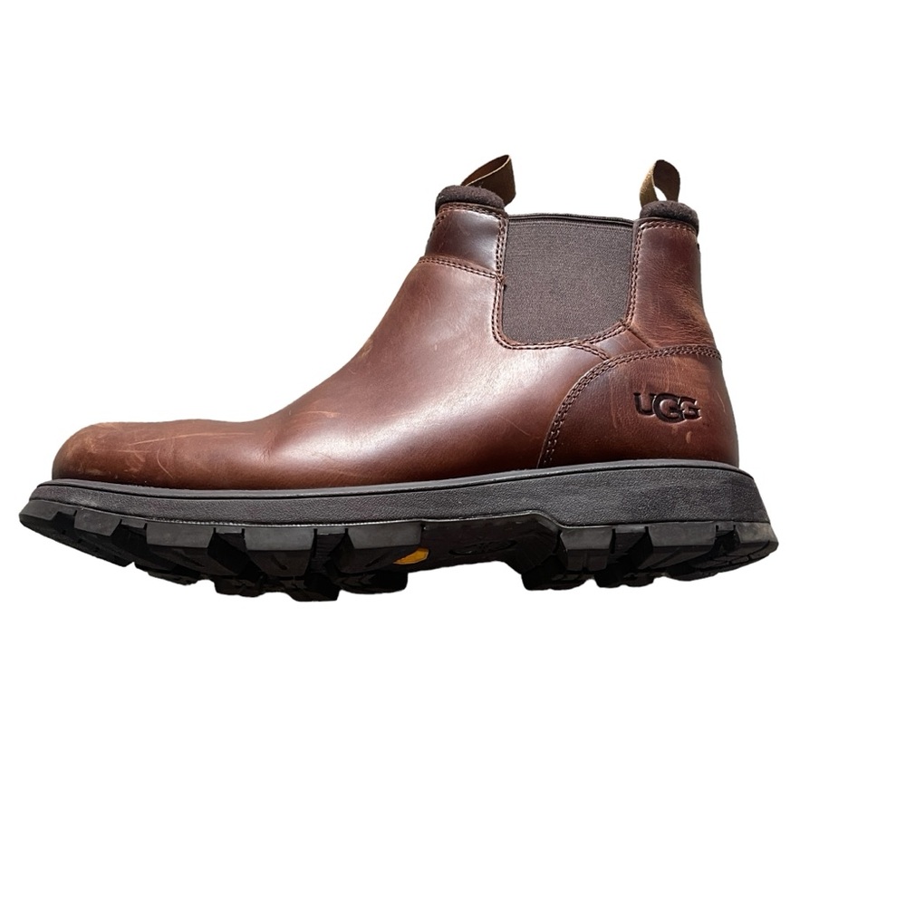 UGG HILLMONT CHELSEA Boots in good condition.